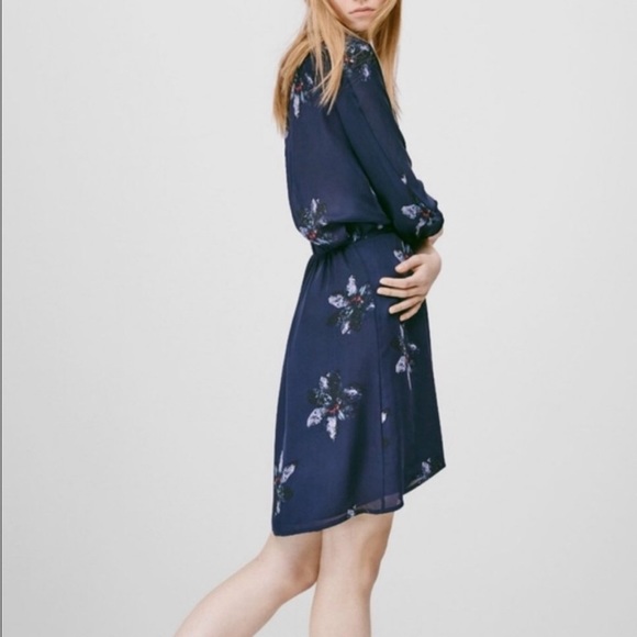 Aritzia Dresses & Skirts - Aritzia Babaton Cuthbert Floral Dress 100% Silk